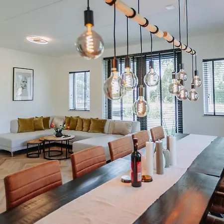 Vila Brand New Luxurious 6 Bedroom In