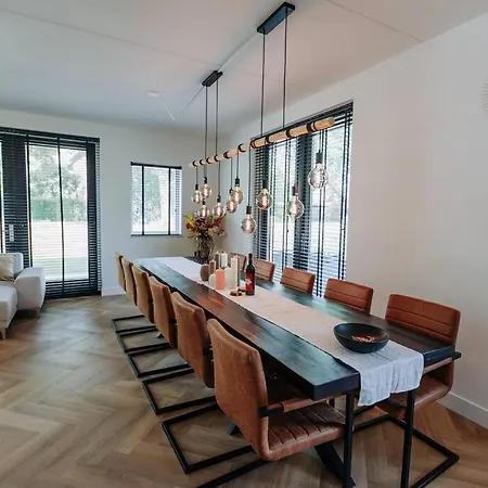 Willa Brand New Luxurious 6 Bedroom In