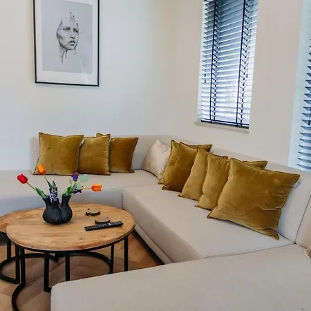 Willa Brand New Luxurious 6 Bedroom In