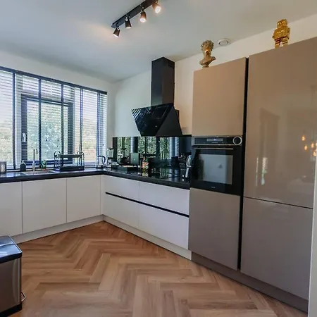 Willa Brand New Luxurious 6 Bedroom In *