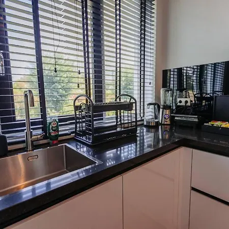 Brand New Luxurious 6 Bedroom In Villa *