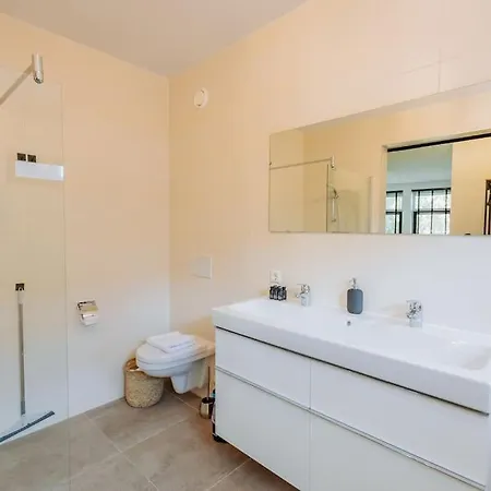 Brand New Luxurious 6 Bedroom In Willa Amsterdam