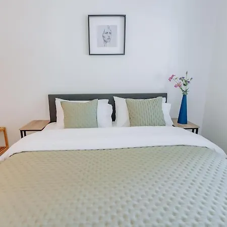 Brand New Luxurious 6 Bedroom In Villa *