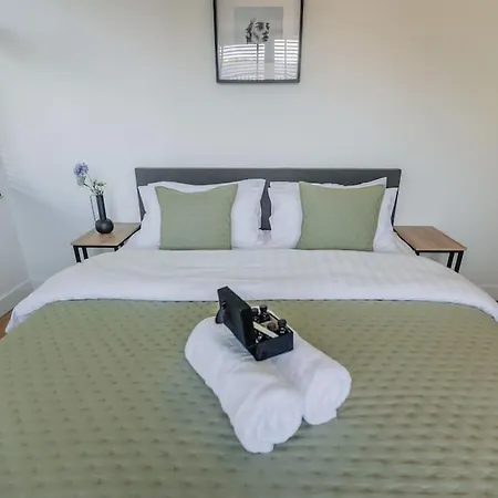 Brand New Luxurious 6 Bedroom In