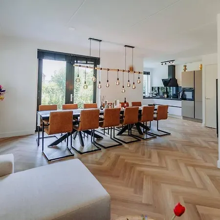 Brand New Luxurious 6 Bedroom In *